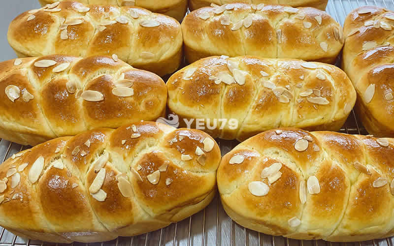 bánh mì hoa cúc nha trang ngon