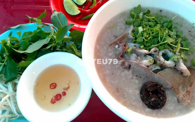 12 Quán bán cháo lòng ngon tại Nha Trang rất đông khách