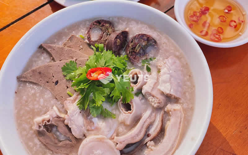12 Quán bán cháo lòng ngon tại Nha Trang rất đông khách